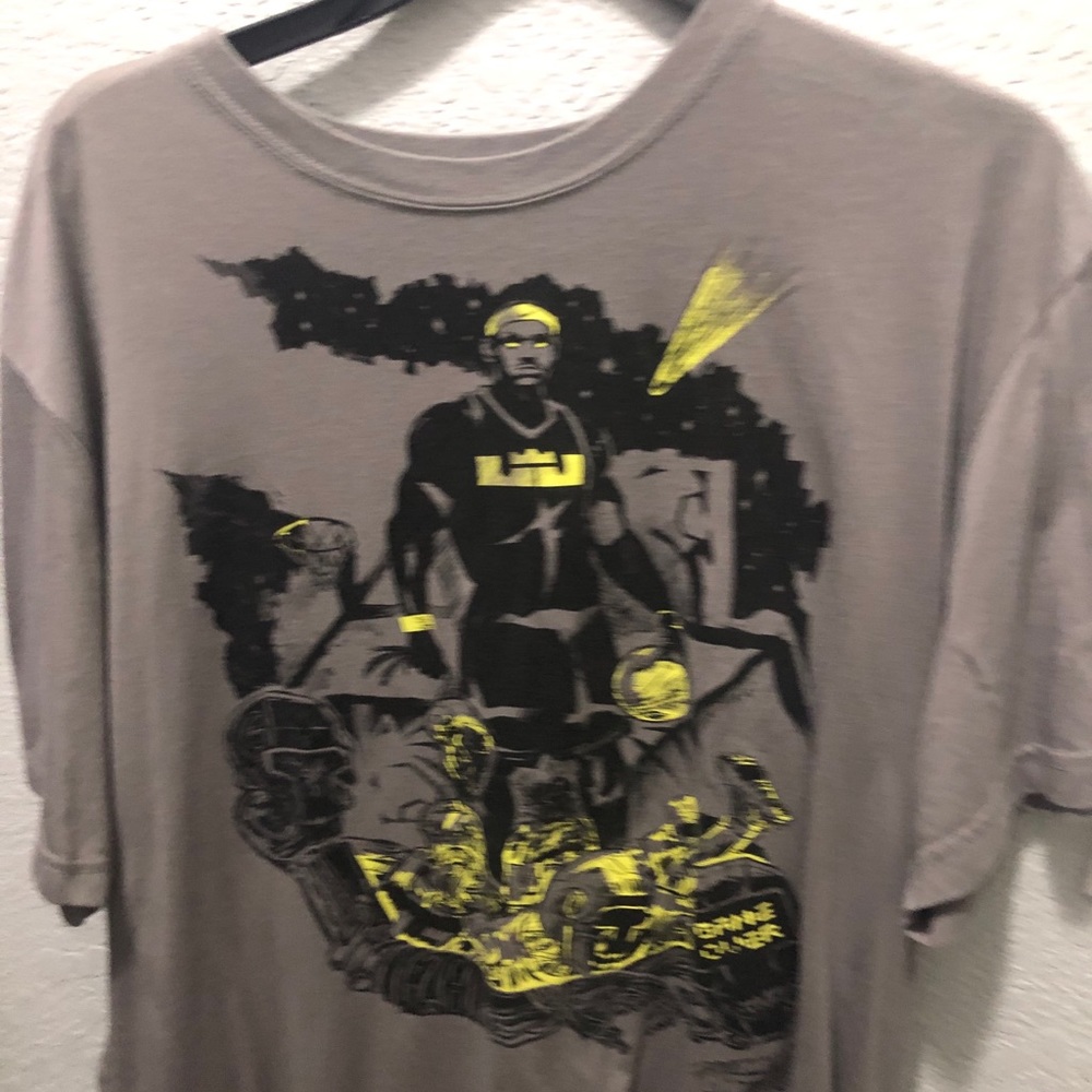 Lebron James t Nike drifit